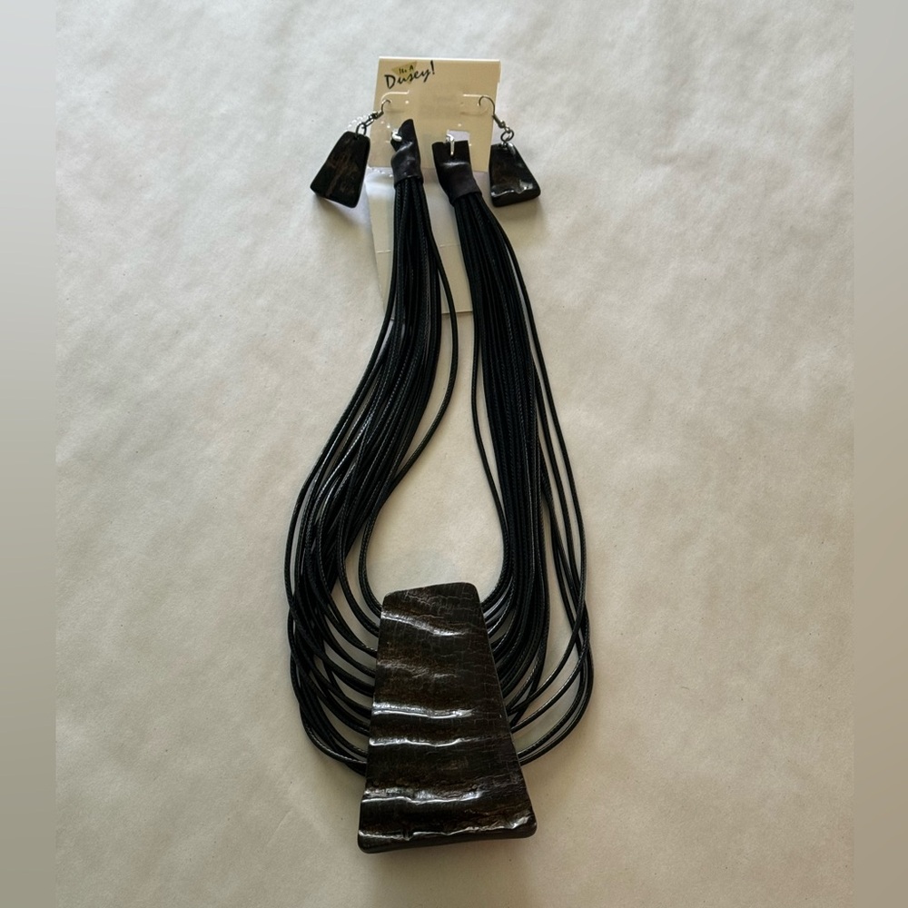 Beautiful Women’s Necklace/ earrings set